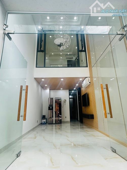 CMT8 - QUẬN 3 - CÓ THANG MÁY - 5 TẦNG - CHỈ 8.9 TỶ