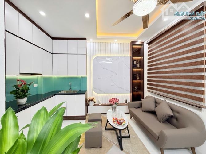 Bán nhà Kim Giang, Hoàng Mai, Ngõ nông gần phố ô tô tránh, 25m2, 5.9 tỷ(CTL)