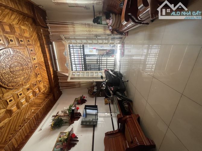 NHÀ ĐẸP TÂN PHÚ – 40m² (4x10) 2TẦNG KIÊN CỐ SHR HẺM XE HƠI RỘNG RÃI