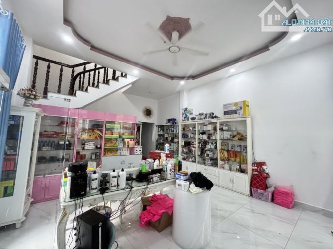 Gấp bán nhà Thủ Đức, dt 190m2, giá 12.2 tỷ, liền kề Phạm Văn Đồng.
