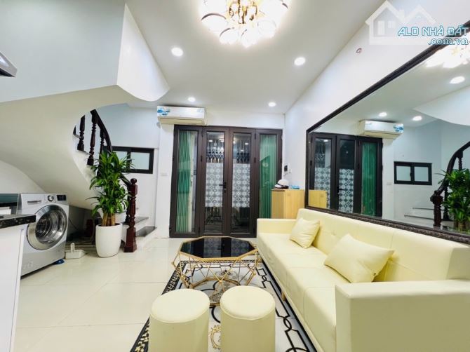 Bán siêu phẩm khâm thiên tt đống đa lô góc hai thoáng khách mua chỉ việc sách Vali về ở