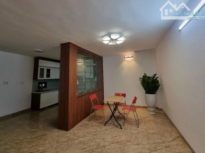 🏡Nhà ĐẸP 40m2 5 Tầng TT Cầu Giấy, Chục bước ra PHỐ, Gần Bệnh viện E