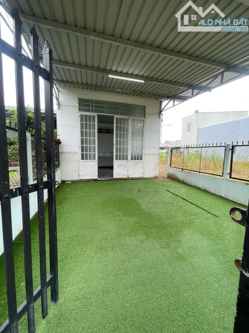 CCG gửi bán căn nhà cấp 4, SHR, 206m2, Xã Trung Lập Hạ, Giá 780 Triệu.