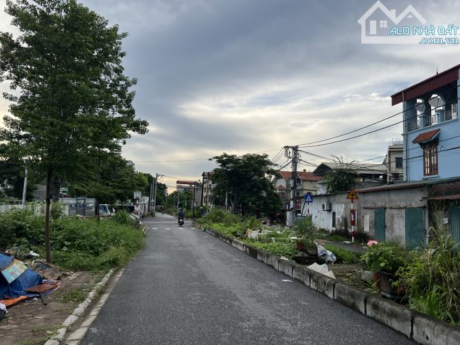 Chị gái cần bán gấp lô đất đẹp nằm tại trung tâm khu đấu giá Làng Cam, Cổ Bi, Gia Lâm