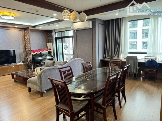 Bán CH Hoàng Thành Pearl DT 80m-2PN -7,3 tỷ & 109,9m-3PN - 9,3 tỷ Full NT Tầng Trung đẹp