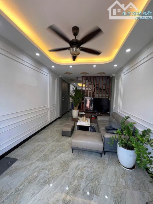 Nhà siêu đẹp, trung tâm Cổ Nhuế, full nội thật, 42m 5 tầng 7,9 tỷ.