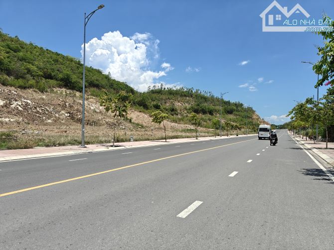 Bán Đất mặt tiền Đường Phong Châu - Ngang 25 mét