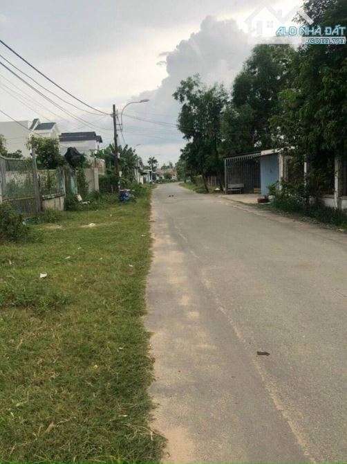 Bán nhà chợ Trảng Bàng, 21x16=345m2, sổ hồng riêng, đường nhựa, giá 855 triệu