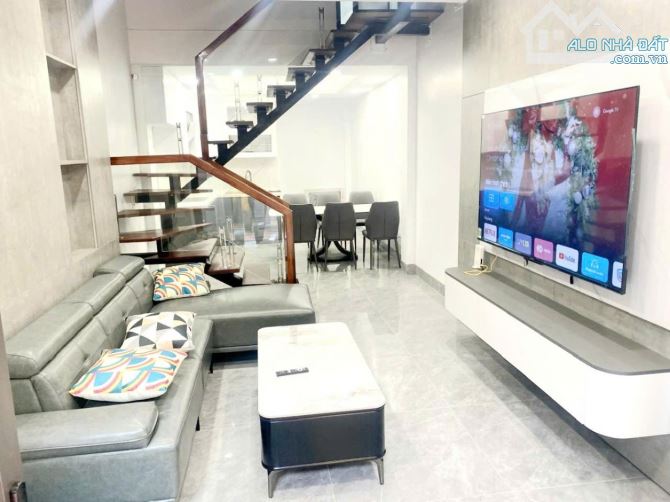 Rẻ nhất Long Biên, Căn nhà ngay Phố Trạm, Đàm Quang Trung. DT 45m 4 ngủ, giá hơn 7 tỷ