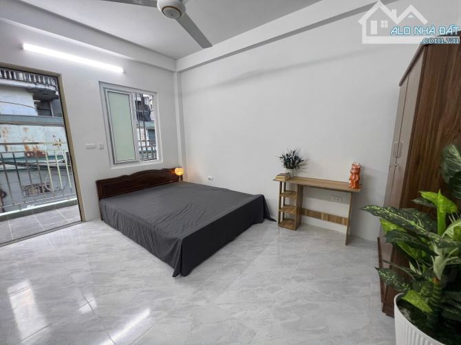 Cho Thuê CCMN 298 Mặt Phố Hoàng Mai 30m2 Studio Cửa Sổ Ban Công Thang Bộ Ô Tô Đỗ Gần Chợ