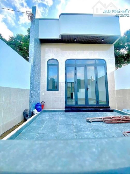 BÁN NHÀ CẤP 4 GÁC LỬNG - GẦN CẦU BẠCH ĐẰNG 2 – DI CHUYỂN KCN TÂN UYÊN CHỈ 7 PHÚT