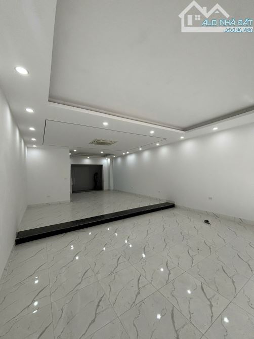 Chính chủ cần sang nhượng nhanh căn Shophouse Sông Hồng tại trung tâm Trâu Qùy, Gia Lâm