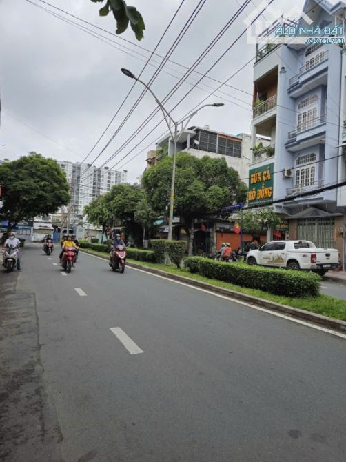 BÁN NHÀ MẶT TIỀN KINH DOANH NGUYỄN QUÝ ANH-5 TẦNG- 4 PHÒNG NGỦ-GỌI CHO EM XEM NHÀ
