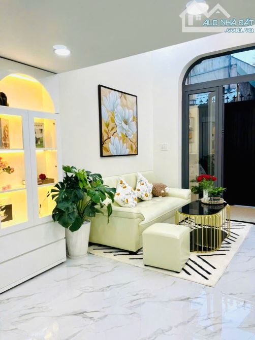 Nhỉnh 11 tỷ có ngay nhà 4 tầng - 100m2 - Bàu Cát - Tân Bình - ngay chợ Tân Bình