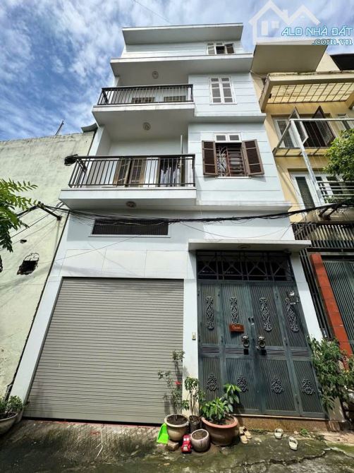 CHO THUÊ! Nhà Lạc Long Quân, Cầu Giấy: 70m2 x 4T, MT 6m, 23 tr/th, Gara ô tô,