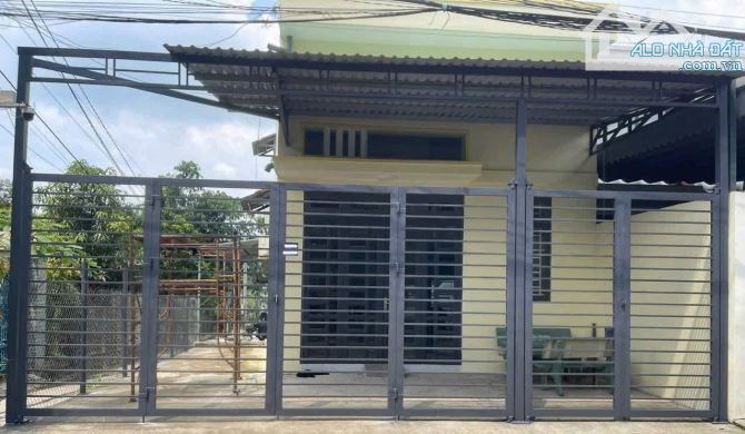 Bán gấp dãy trọ 6 phòng 217m2 ở ngay KCN Phước Đông giá 810 triệu thu nhập ổn định