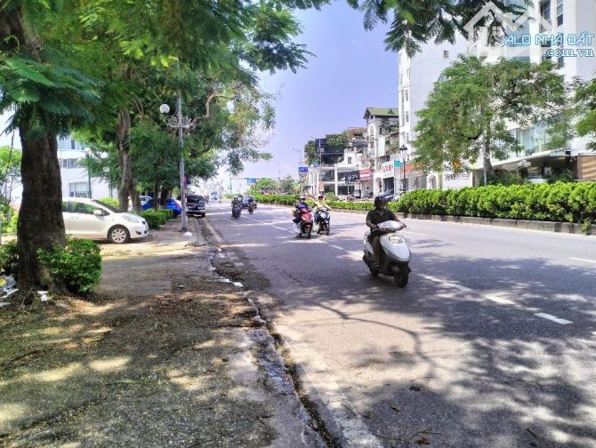 SIÊU PHẨM MẶT PHỐ NGUYỄN VĂN CỪ – ĐẤT TMDV – 1 MẶT TIỀN KHỦNG, 2 MẶT NGÕ Ô TÔ TRÁNH