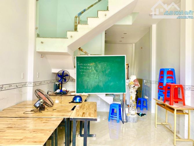 💁‍♂️ Bán nhà 3 tầng 55mv, Hoàn công đủ, Hẻm xe hơi. Ngay đường Nguyễn Duy Trinh, Phú Hữu.