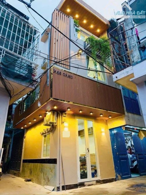 Bán nhà Lạc Long Quân Tân Bình, full nội thất xịn sò, sổ đẹp, chỉ 2.x tỷ
