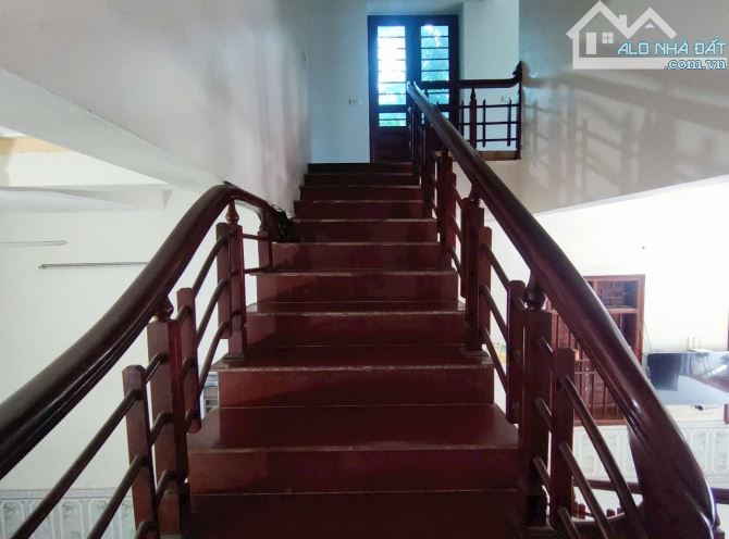 Nhà đẹp 2 tầng sẵn ở  gần trường học xã Quảng Oai Hà Nội