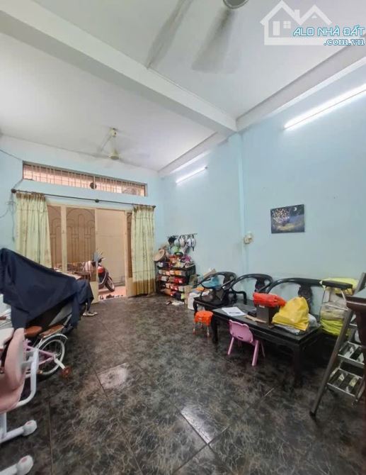 Nhà Dt 156M2 (9mx18m) Cách Mặt Tiền Cô Giang 4M Giá 20Ty