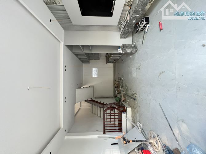 Bán nhà 3 tầng Phú Xuân đang hoàn thiện