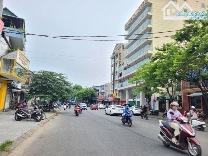 BÁN NHÀ 3 TẦNG LÔ GÓC 2 MẶT TIỀN – NGUYỄN CÔNG TRỨ & BÀ TRIỆU, TP.HUẾ– 21 TỶ