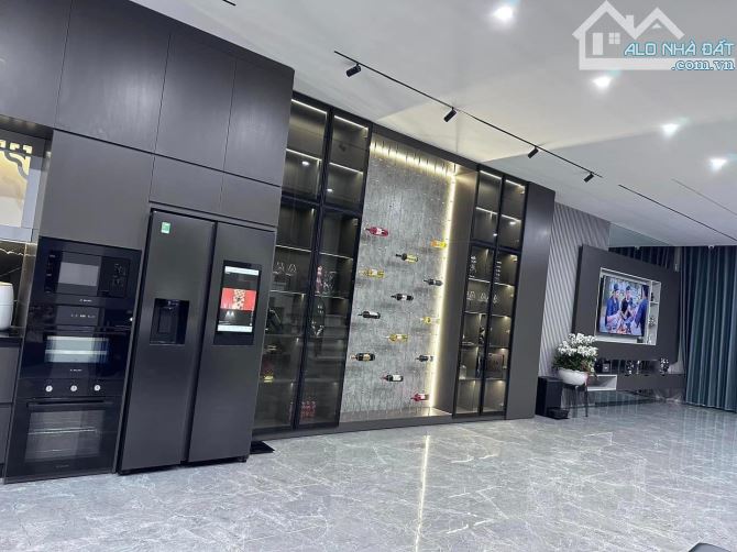 Hàng Hiếm! Tập Thể Ngọc Khánh- Nguyễn Chí Thanh, Ba Đình, sổ to 48/75, 3 ngủ, 2wc, view hồ