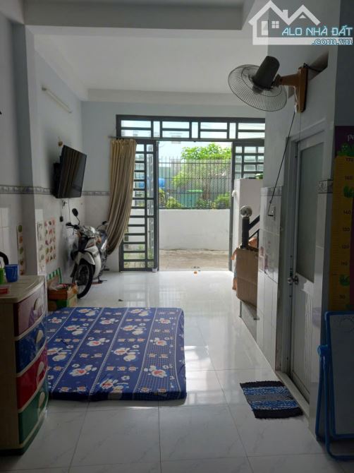 Cho thuê nhà 1/ lý thánh tông (4.5 x 10m), nhà 1 lầu, 2pn 2wc, giá chỉ 8.5 tr