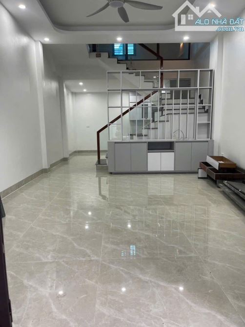 Bán căn nhà 3 tầng Siêu Đẹp ngõ phố Đông Khê phường Ngọc châu TpHD Cũ- Tp Hải phòng Mới