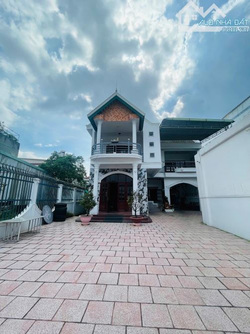 SIÊU PHẨM BIỆT THỰ – HỒ BƠI & NHÀ HÀNG 1300m² (P. Trảng Dài) chỉ 26 tỉ