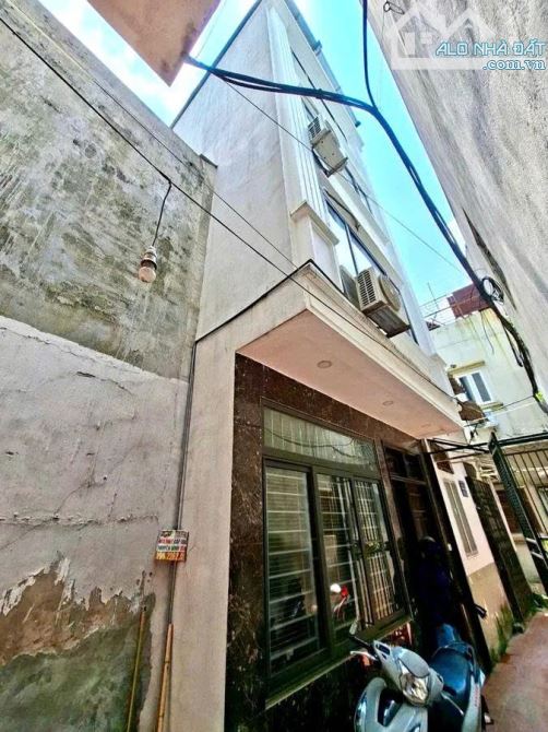 Bán Nhà Đỗ Nhuận BTL Cạnh Công Viên Hòa Bình, 35m 5 Tầng, Ô Tô Đỗ Cửa. 7.7 TỶ