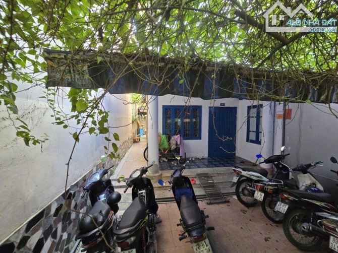 BÁN 136M2 ĐẤT KHU QUAN HOA CẦU GIẤY MẶT TIỀN 8,4M  38,5 TỶ