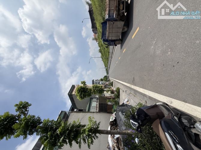 Kẻ Tạnh Giang Biên 100m,  MT= hậu 5M đường oto thông, Gia 13.x tỷ Sổ Full thổ cư
