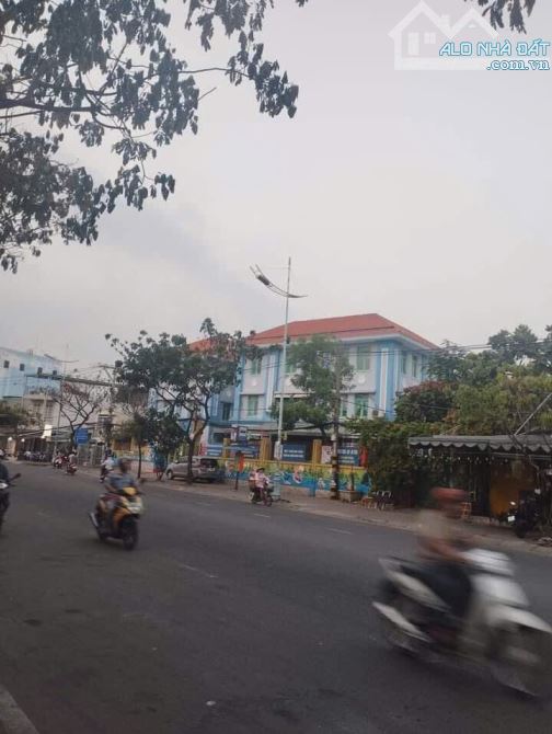Bán đất tặng nhà, dòng tiền 70tr/tháng. Mặt tiền Nguyễn Thị Xíu, 345m2, ngang 8m