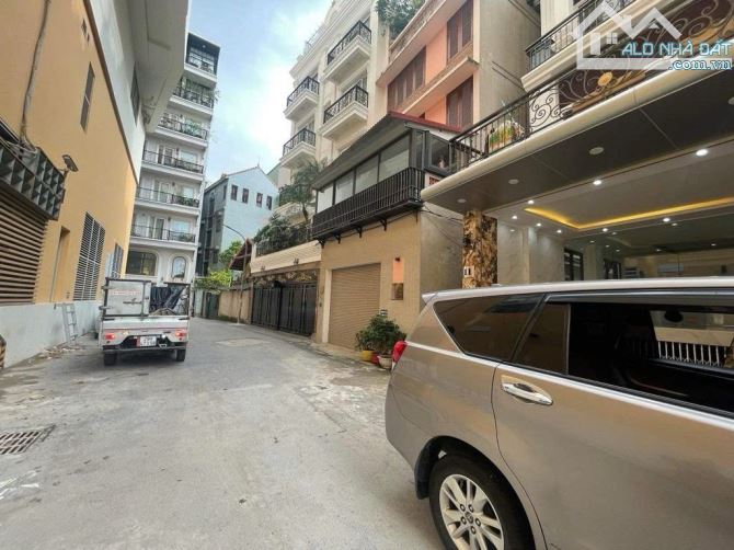 Bán nhà phố Lạc Long Quân 160m2 nhà 2 mặt tiền 6.5m ô tô tránh đỗ 40 tỷ gần Hồ Tây