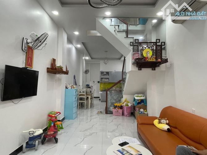 ĐỊNH CƯ Bán Nhà 3 Tầng Cực Đẹp Nguyễn Đình Chiểu, 36m2, 5.3 Tỷ