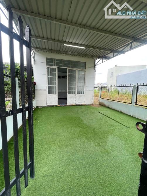 CCG gửi bán căn nhà cấp 4, SHR, 206m2, Xã Trung Lập Hạ, Giá 780 Triệu.