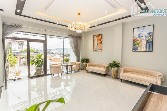 Bán Nhà Đường Xe Hơi, đường Nguyễn Đình Chiểu, P.09, Đà Lạt