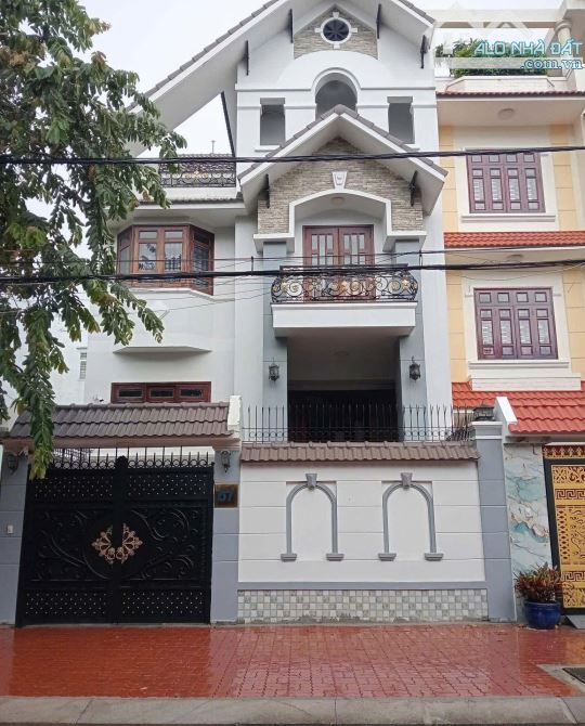 Đi định cư cần bán gấp biệt thự Cao Lỗ Q8. Nội thất cao cấp, hiện đại. Khu vực anh ninh