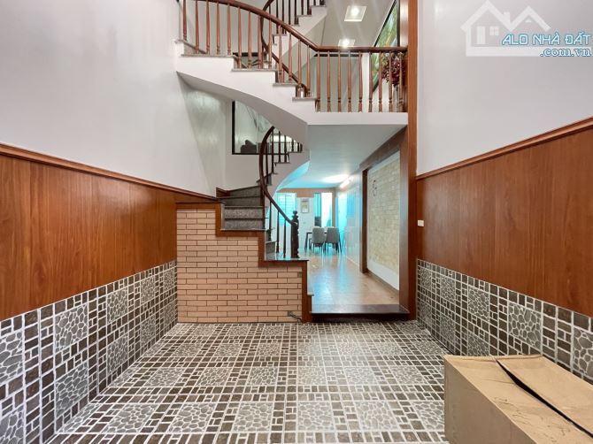 🔥 CHÍNH CHỦ GỬI BÁN CĂN ĐỊNH CÔNG .32M2. 6 TẦNG. DÂN XÂY. 2 THOÁNG .5,85 TỶ.