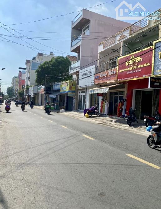 QUẬN 7 - ĐƯỜNG SỐ TÂN QUY - NHÀ ĐẸP Ở NGAY - NGANG 4M - SẴN DÒNG TIỀN - HƠN 5T.Ỷ