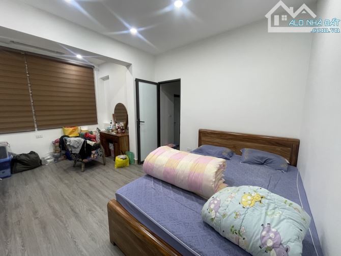 Nhà phố Đặng Văn Ngữ, Đống Đa, ô tô đỗ gần, 38m2 x 5 tầng 3 phòng ngủ đẹp, 8,2 tỷ!