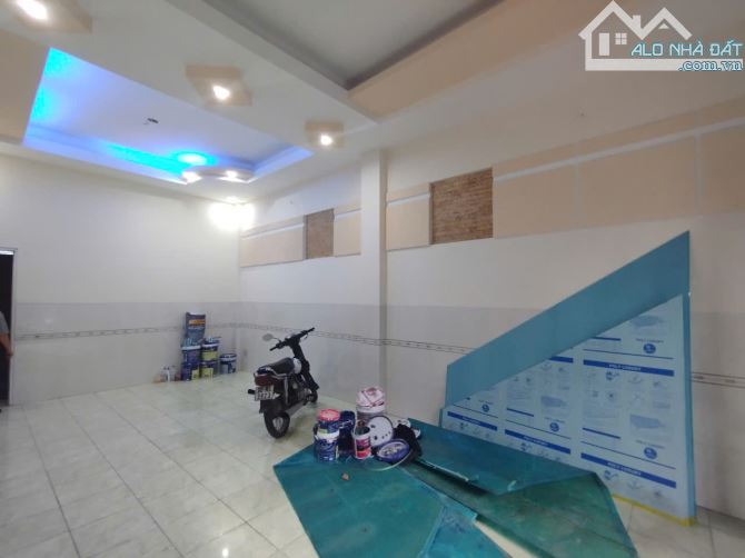 Cho thuê nhà mặt tiền 1 trệt 2 lầu đường Dương Tử Giang