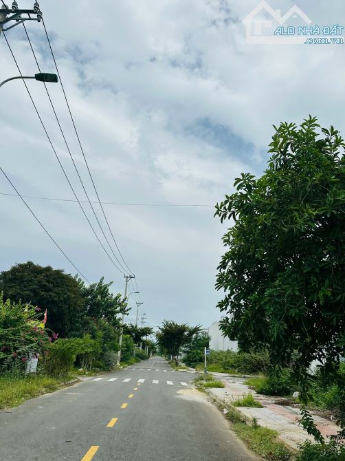 Bán đất đường Hói Kiểng 12. Đông nam. Sát Góc lô đẹp. giá bán nhanh. LH chính chủ