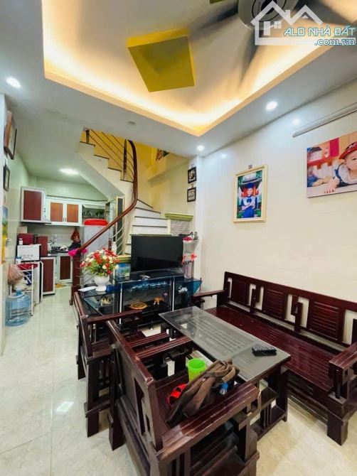 Cần bán Nhà Phố Bùi Ngọc Dương - OTO - 35m2 x 4 Tầng - Khu dân trí cao - Sổ vuông đẹp