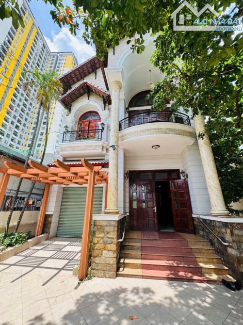 BÁN BIỆT THỰ SÂN VƯỜN 500M2 MẶT TIỀN ĐƯỜNG KẾ BÊN CHUNG CƯ BCONS POLYGON DĨ AN– 16.5 TỶ