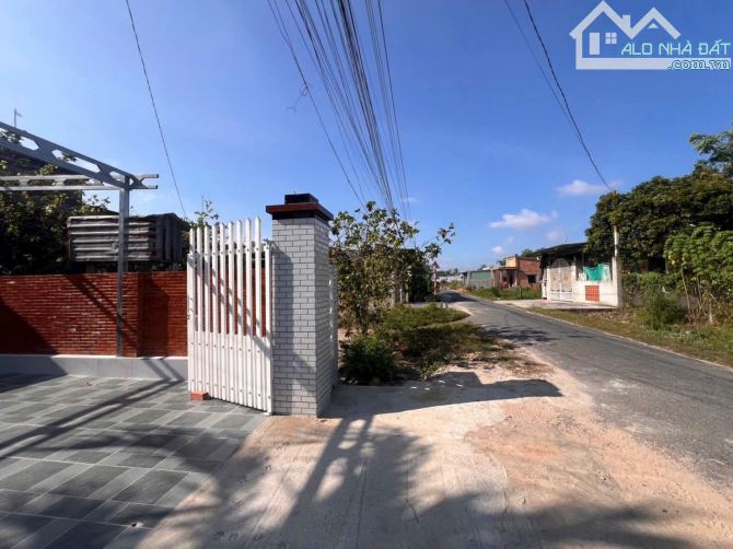 nhà và đất 151m2. 1 p khách 3 p ngủ. 1,03 tỷ