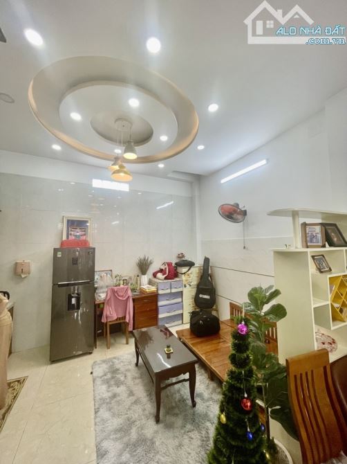 [H.O.T] Vợ chồng Cán Bộ quận uỷ quận Phú Nhuận sang tên G.Ấ. P nhà Hoàng Hoa Thám - 53m2