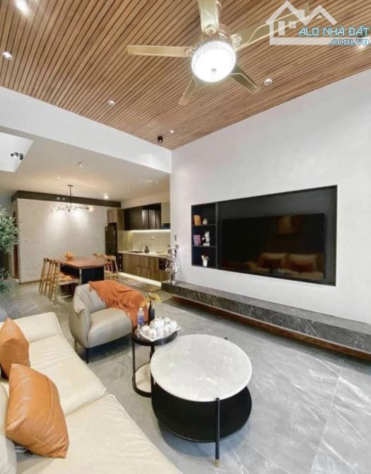 Chính chủ bán nhà trung tâm, đường Hoàng Đạo Thuý giá 975tr có sổ Hồng riêng